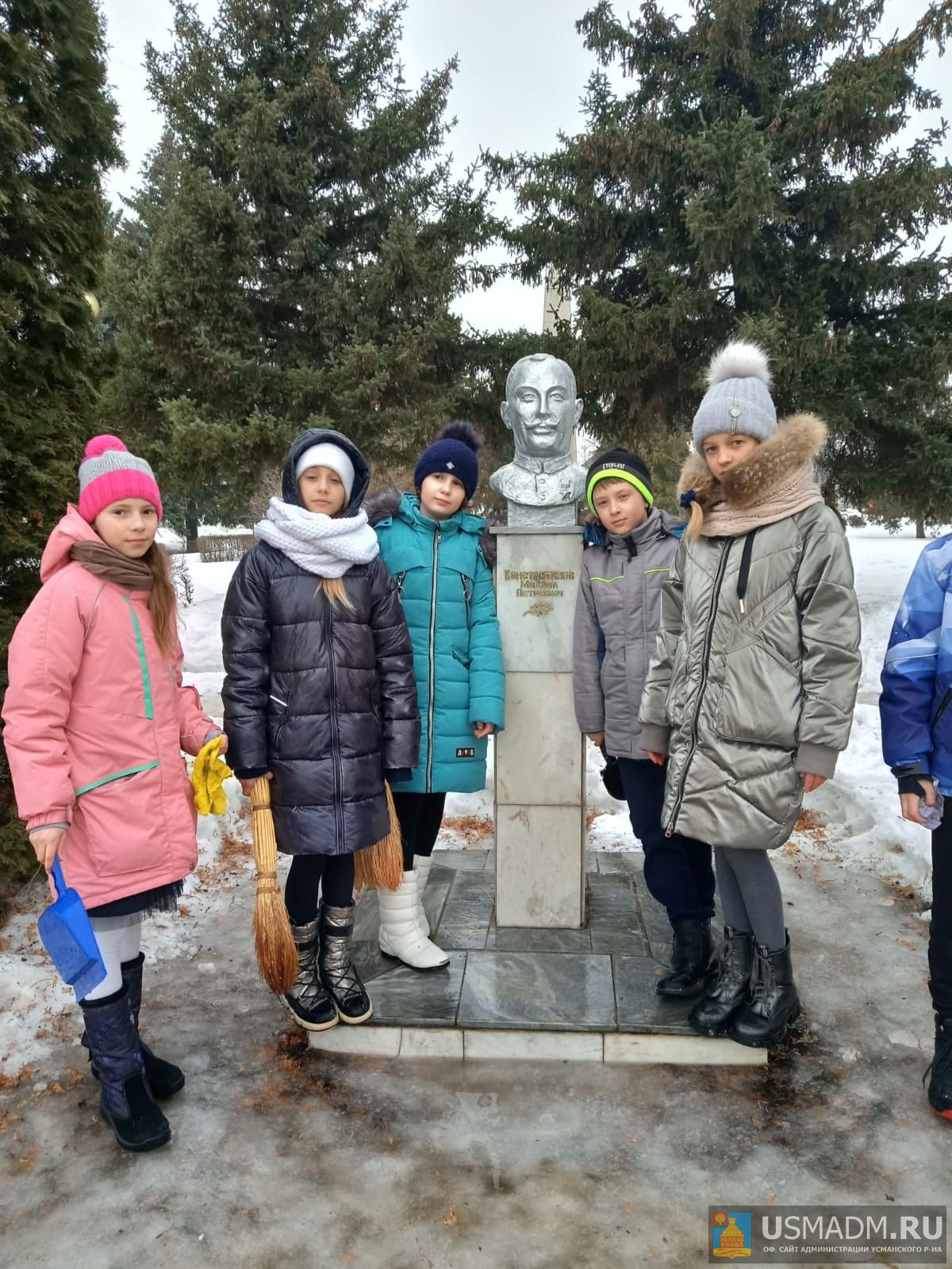 Уборка памятника